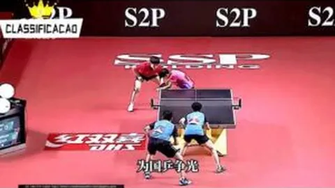 曼联传奇丹尼·罗尔斯逝世，三尊奥脱福铜像英灵尽归故土。